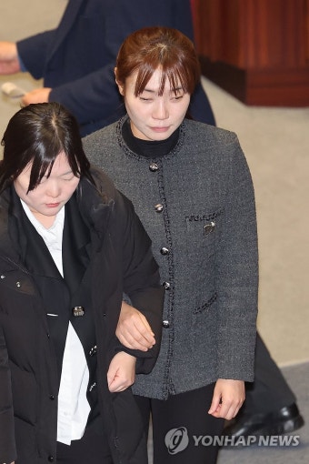 윤석열 대통령 탄핵소추안 표결 동참한 김예지 의원