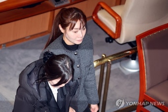 국회 의원 김예지, 재표결 시 탄핵안 찬반표 혼선