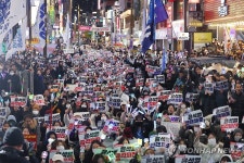 부산 서면 거리 가득 메운 시민들