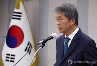 비상계엄 관련 입장문 발표하는 김용원 인권위 상임위원