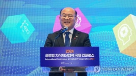 축사하는 이창윤 제1차관