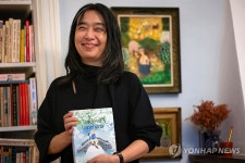 [노벨상 시상] 삐삐 엄마의 집 찾은 한강…린드그렌 증손자 만나