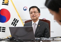 재닛 옐런 미국 재무장관 화상 면담