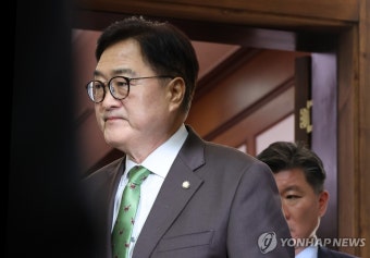 입장하는 우원식 국회의장