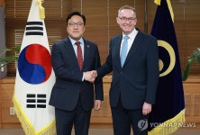 김병환 금융위원장, 주한 영국대사 면담