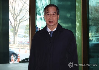 질문에 답하는 한덕수 국무총리