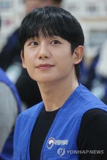 배우 정해인, 행복공감봉사단 봉사활동