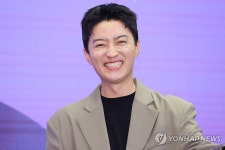 인교진, 행복한 미소