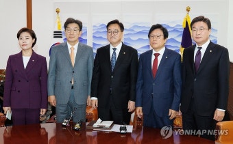 우원식 국회의장 예방하는 국민의힘 권성동 신임 원내대표와 국민의힘 원내대표단