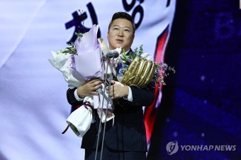 최형우, 또 하나의 기록…이대호 넘어 최고령 골든글러브 수상(종합)