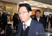 비상의원총회 참석하는 김상훈 의원
