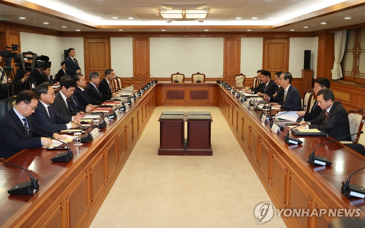 한덕수 대통령 권한대행, 조 바이든 대통령과 통화에서 한미동맹 강조하여 협력 다짐.