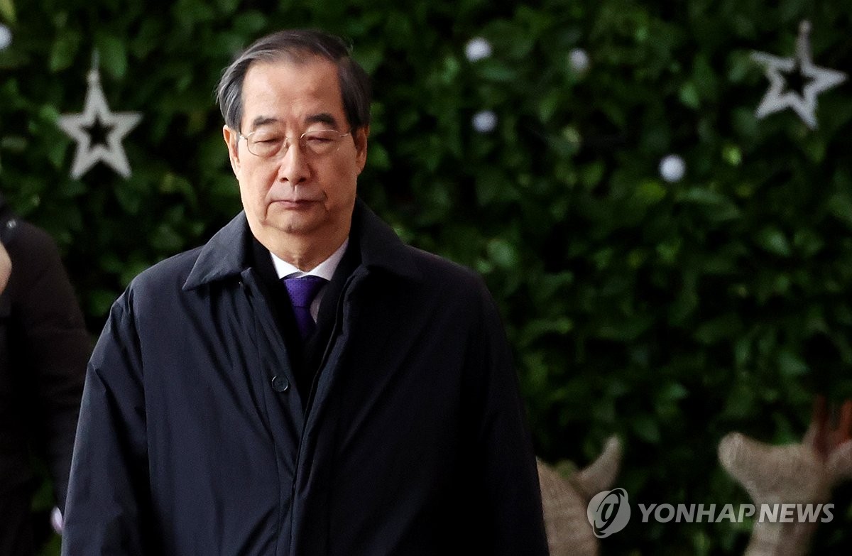 한덕수 권한대행, 대통령 권한대행 논란 계속될듯 함