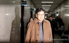국회로 출근하는 권성동 원내대표