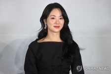 영화 검은수녀들의 전여빈