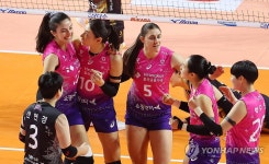 기뻐하는 흥국생명 선수들