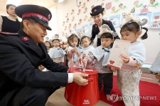 이웃사랑 전하는 꼬마 기부 천사들