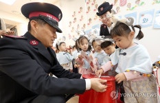 이웃사랑 전하는 꼬마 기부 천사들