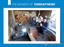 [모멘트] 날씨 뚝…아궁이 불 피우기