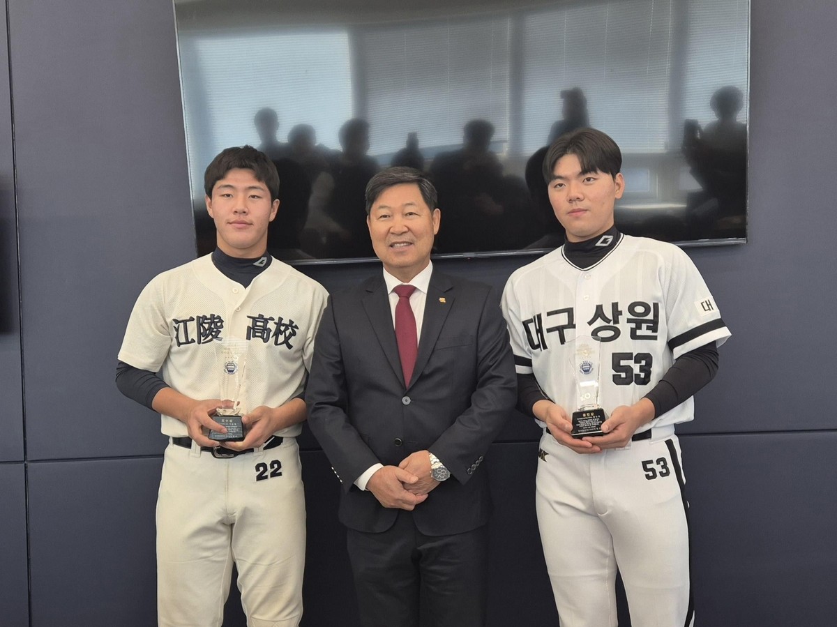 이율예와 함수호, 제8회 이만수 포수상과 홈런상 수상식 주목 받아