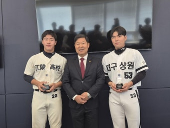 이율예와 함수호, 제8회 이만수 포수상과 홈런상 수상식 주목 받아