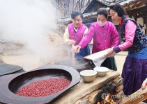 동지 팥죽 쑤는 풍경