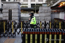 노무현·박근혜 바로 받은 탄핵서류 尹 언제쯤…헌재 당혹