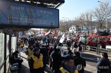 트랙터 상경 시위…버스는 우회