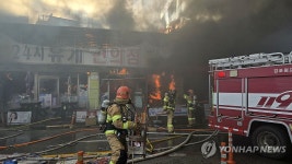 강릉 경포해변 인근 편의점 불…큰 불길 잡아 인명피해 없어