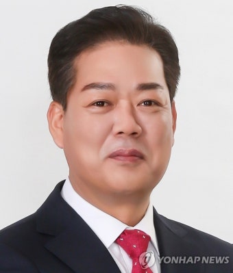 새 단장 오자마자 '선수 12명 바꿔라'…사유화 논란 휩싸인 안산
