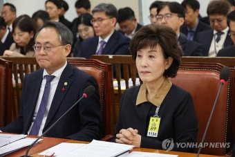 퇴장 요구 받는 박선영 진실화해위원장