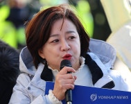 발언하는 조수진 변호사