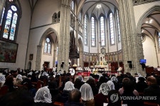 명동성당 성탄 낮 미사 집전한 정순택 대주교