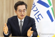 질문에 답하는 김동연 경기도지사