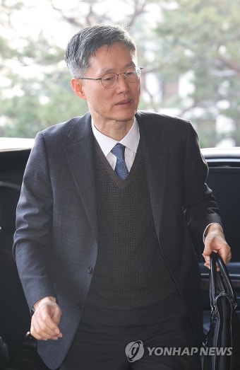 헌재 향하는 문형배 헌법재판소장 권한대행