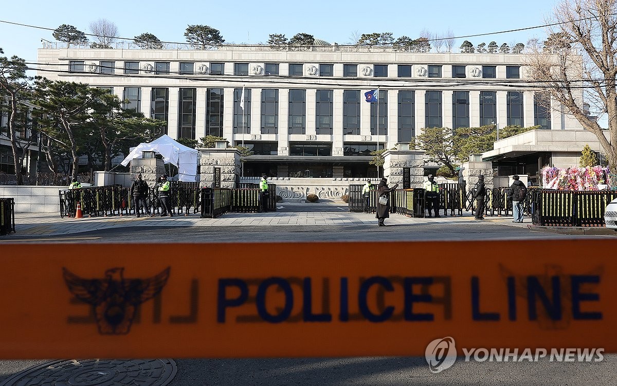 윤석열 대통령 측 대리인들, 헌재 출석 준비 완료 - 탄핵심판 변론준비기일에 참석 예정