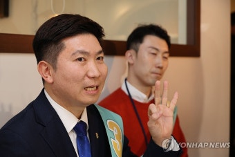 대한체육회장 선거 출마 기자회견 하는 유승민 후보