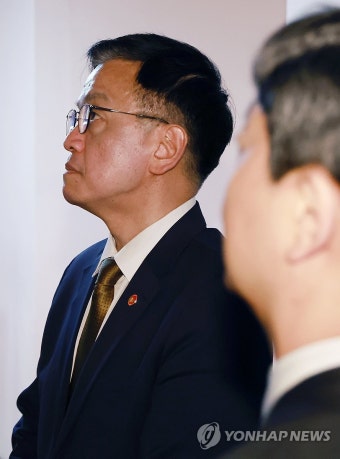 임시 국무위원 간담회 마친 최상목 부총리