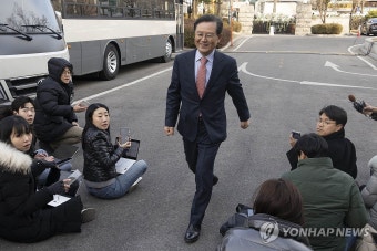 헌재 향하는 윤 대통령 측 법률대리인