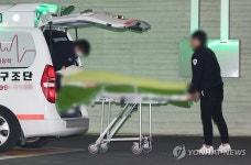 이대서울병원으로 이송되는 무안 제주항공 참사 생존 승무원