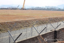 제주항공 참사, 무안공항 외곽 콘크리트 담장