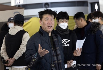 기자회견 하는 제주항공 여객기참사 유가족협의회 대표