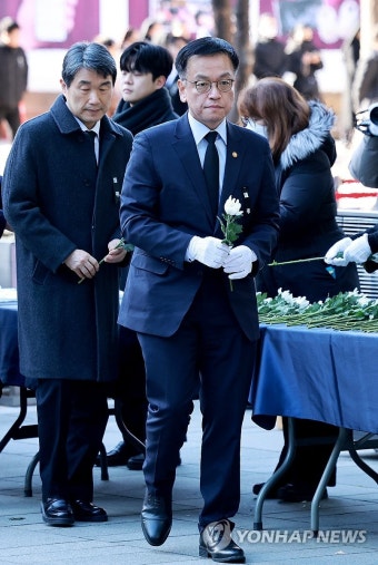최상목 권한대행, 제주항공 사고 서울시청 합동분향소 조문