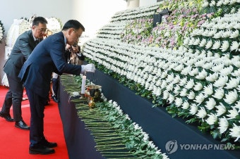 최상목 권한대행, 제주항공 사고 서울시청 합동분향소 분향