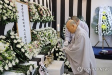 제주항공 여객기 참사 희생자 조문하는 천태종 총무원장