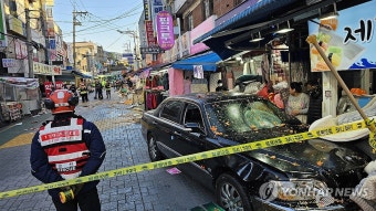 서울 목동 깨비시장에 승용차 돌진 교통사고