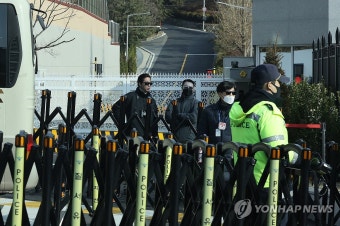 영장집행 앞둔 대통령 관저 앞 경계근무