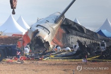 참사현장 수색하는 경찰 과학수사대