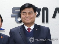 강원 정당·노조 김진하 양양군수·심규언 동해시장 사퇴하라