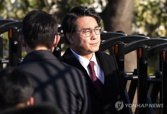 한남동 관저로 향하는 윤상현 의원